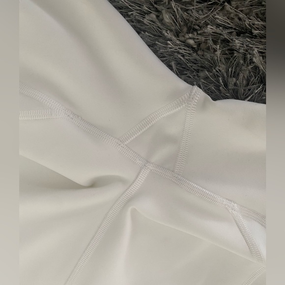 Lululemon Forget The Sweat 7/8 Tight | White | Size: 6 - Picture 3 of 6
